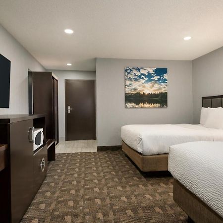 Days Inn By Wyndham Wainwright Экстерьер фото