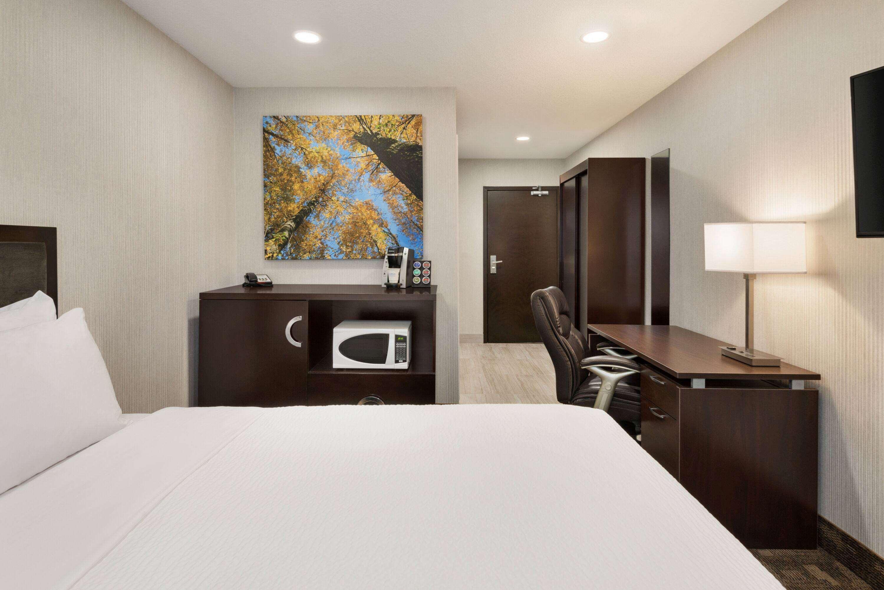 Days Inn By Wyndham Wainwright Экстерьер фото