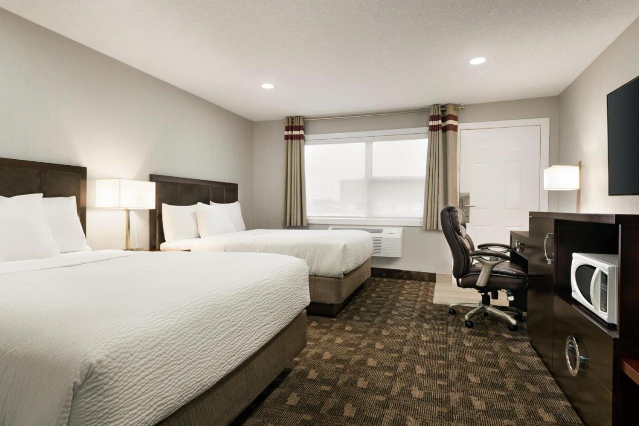 Days Inn By Wyndham Wainwright Экстерьер фото